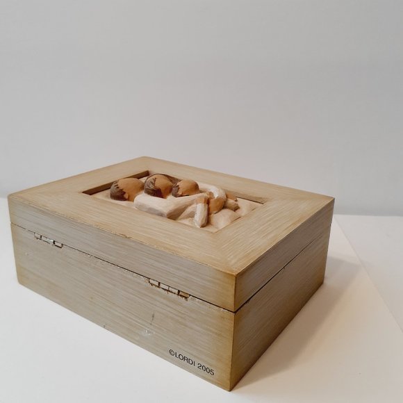 Willow Tree Family Trinket Box hinged - Picture 2 of 8